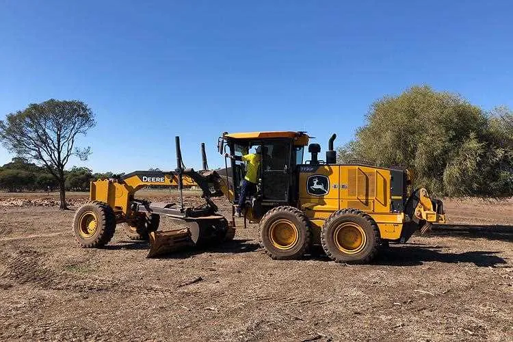 john deere 772g motor grader specs