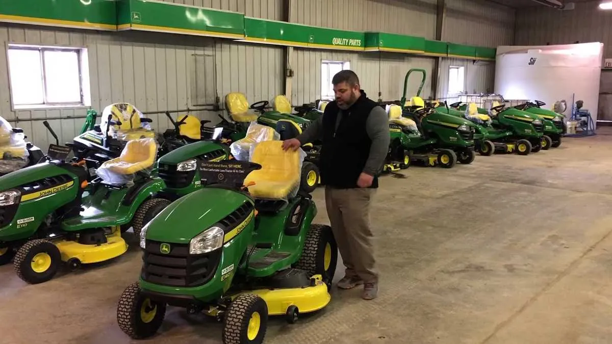 john deere d140 vs john deere e140 specs
