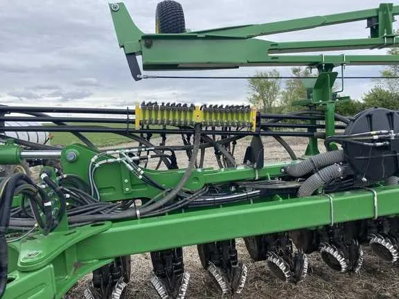 john deere db60 planter specs