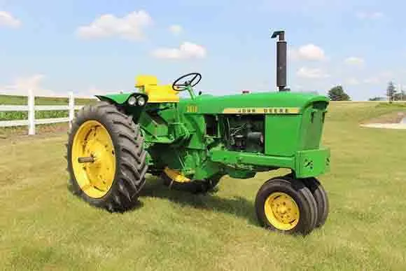 specs on a john deere 2010 tractor