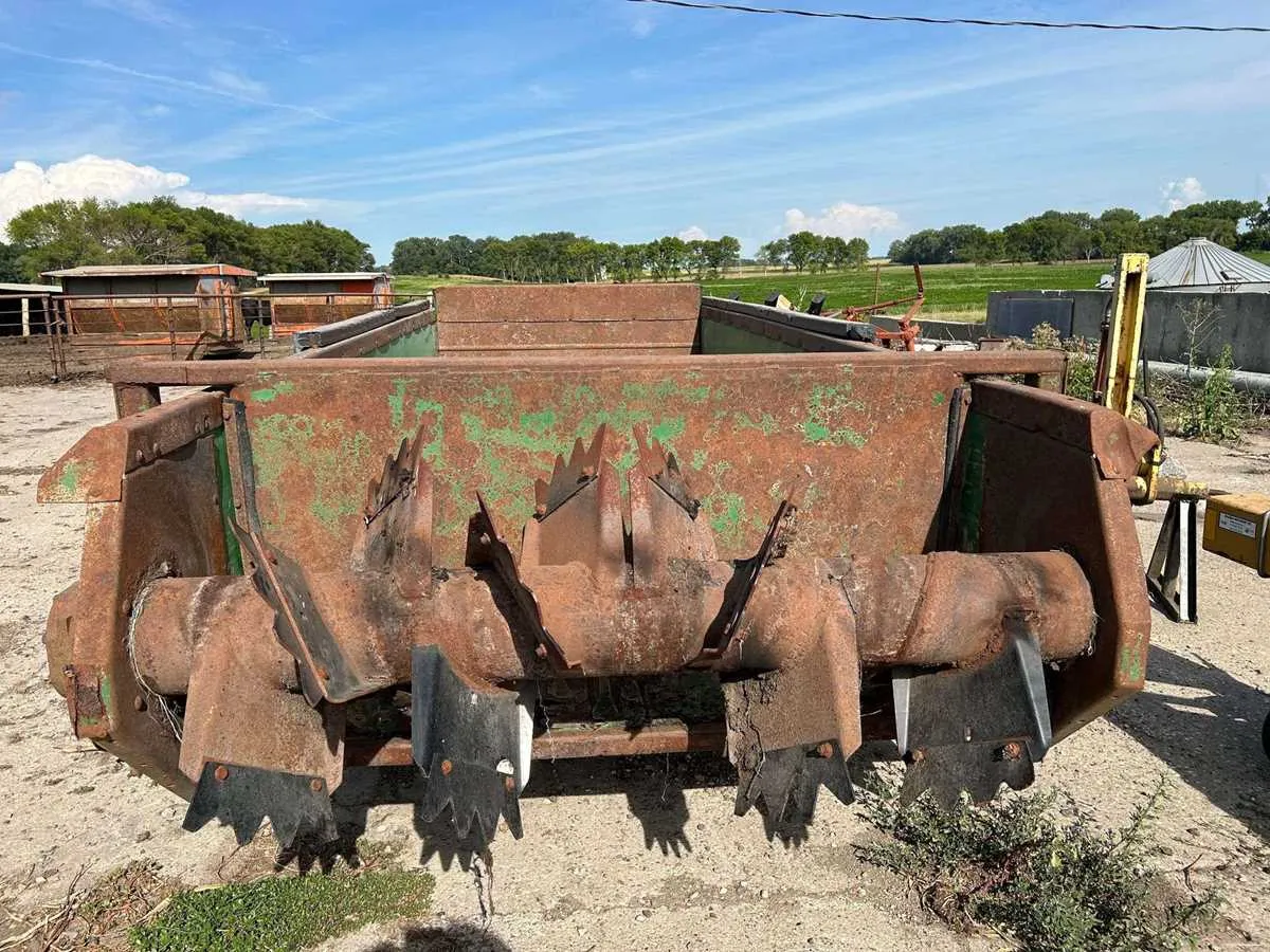 john deere 785 manure spreader specs
