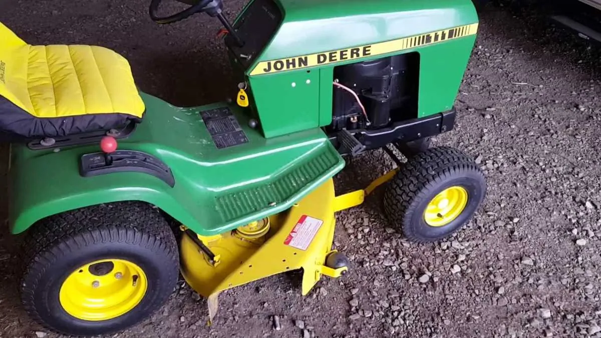 john deere 111 lawn tractor specs