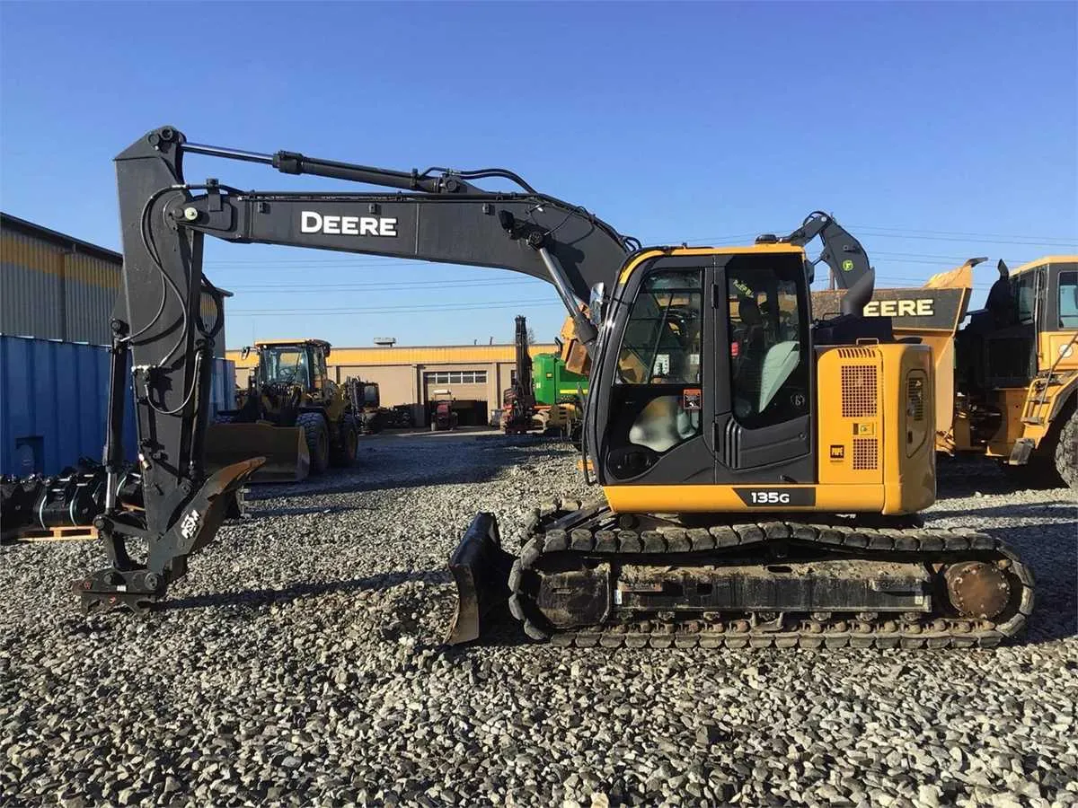135g john deere specs