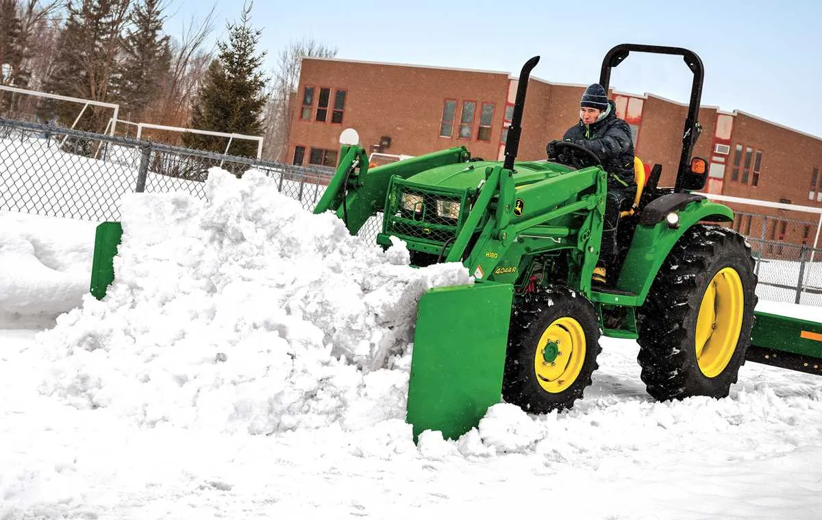 specs on a john deere 4044r compaqct tractor