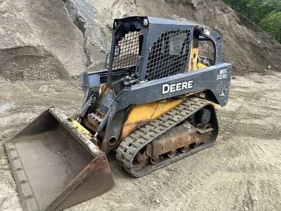 2013 john deere 323d specs