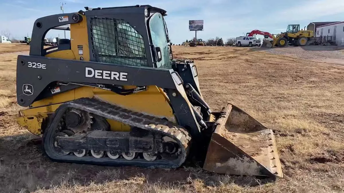 2013 john deere 329e specs