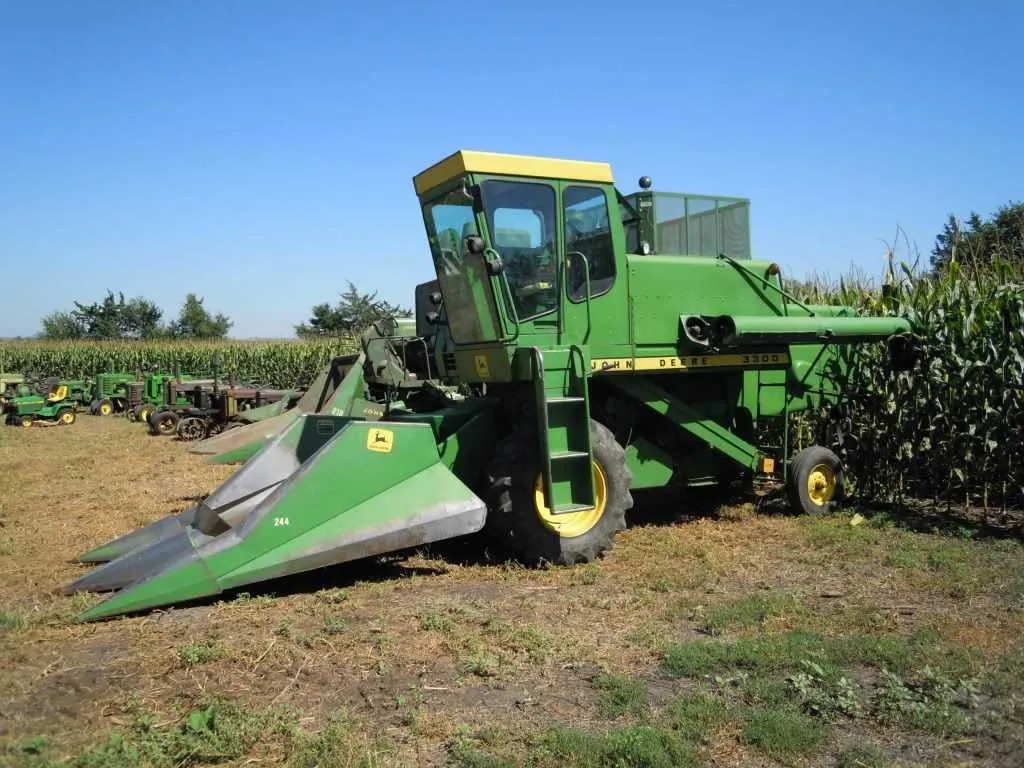 3300 john deere combine specs