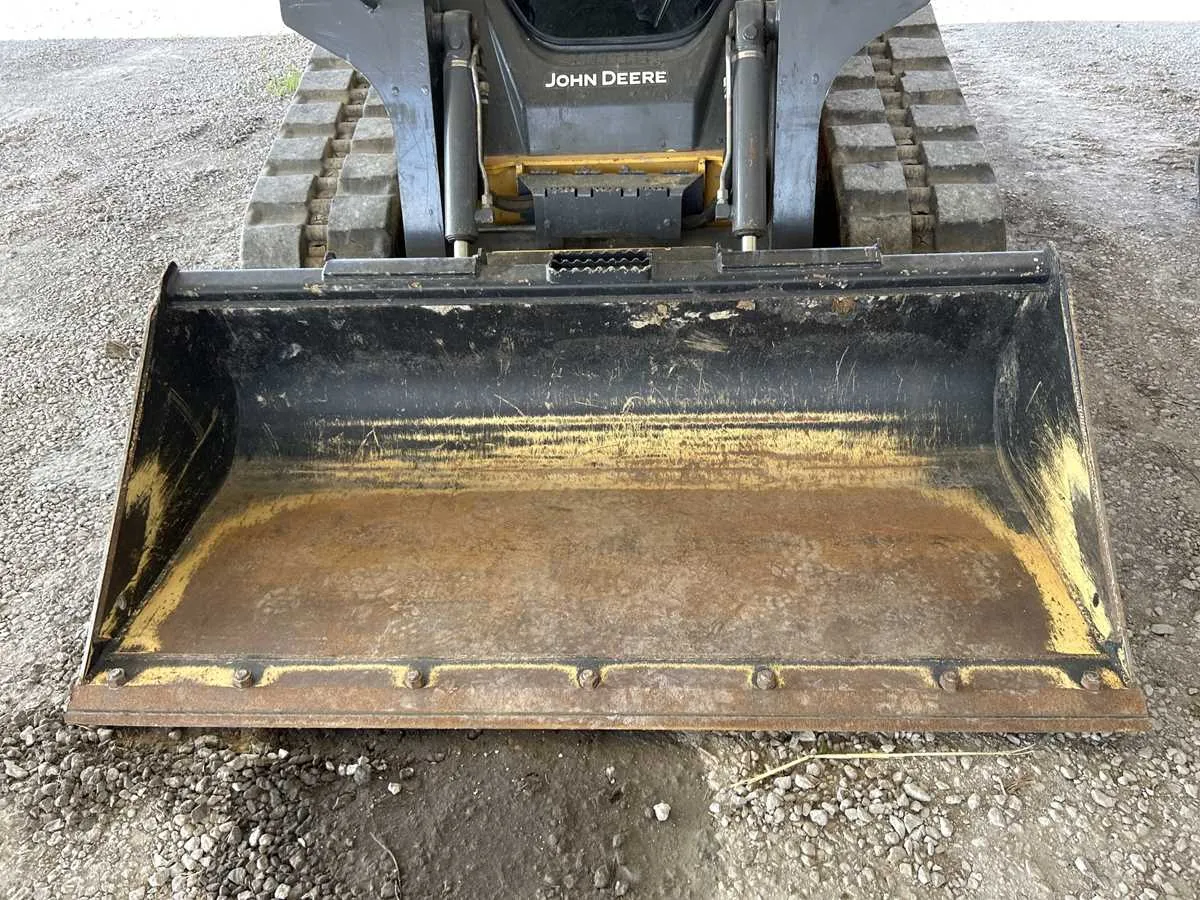 2011 john deere 323d specs