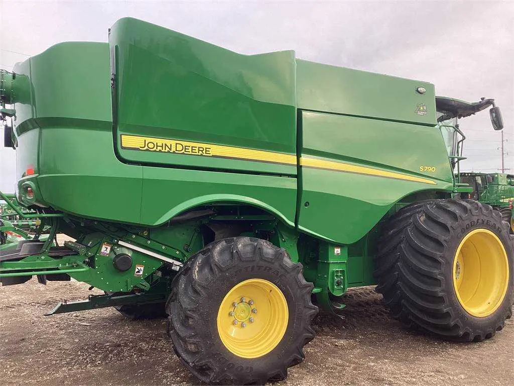 s790 john deere specs