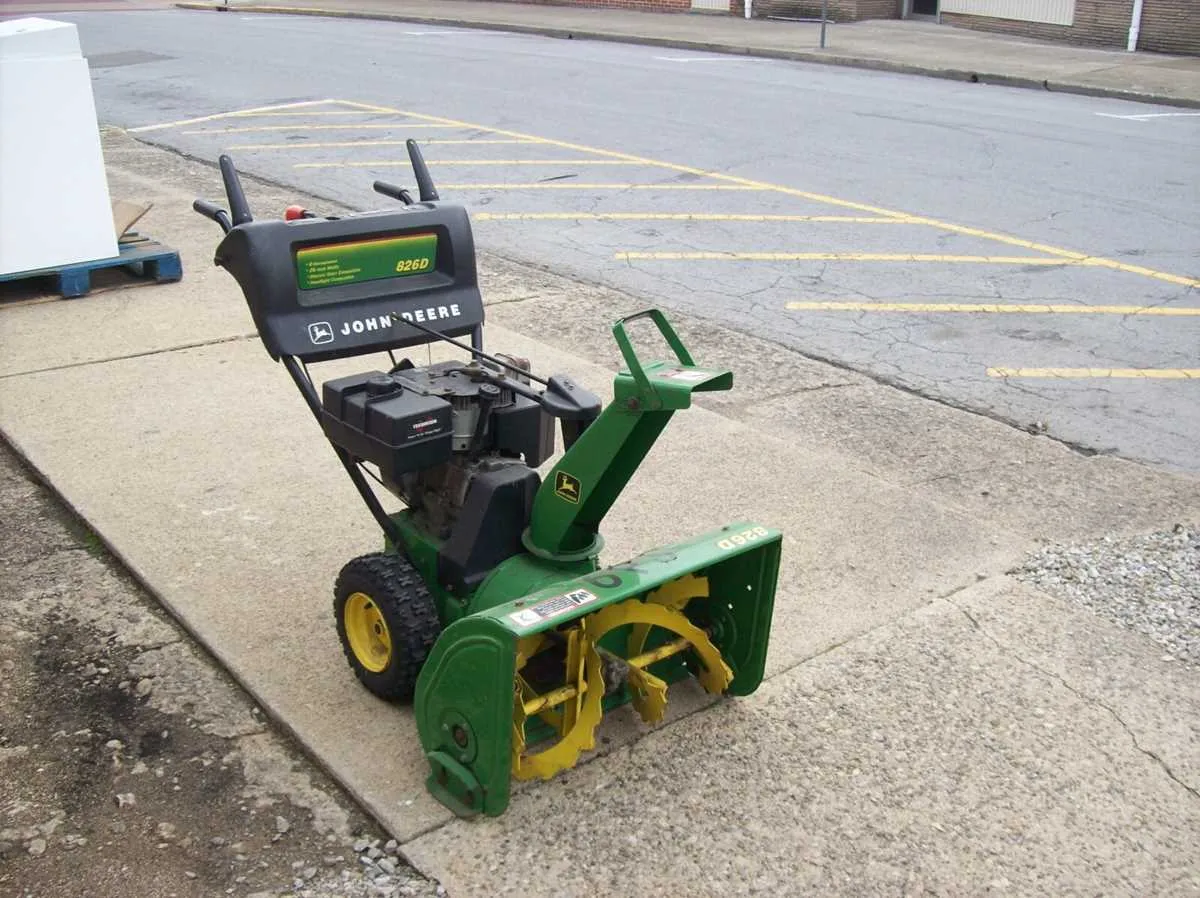 john deere 686 snowblower specs