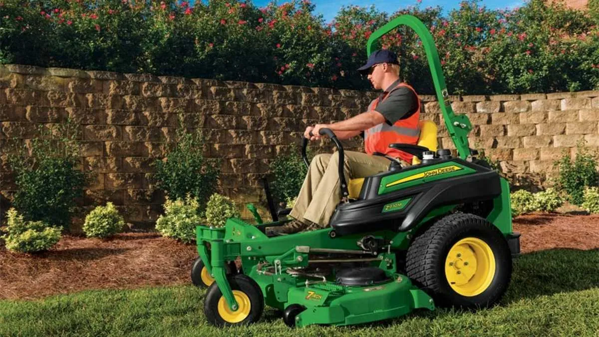 specs on john deere 925m and 945m mowers