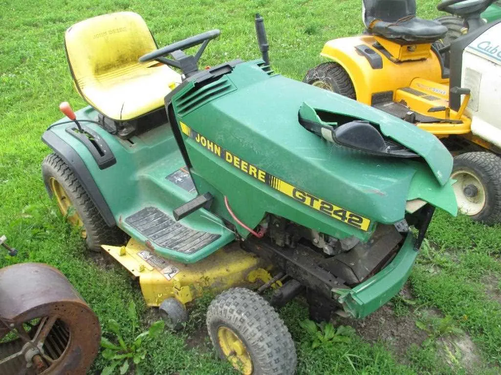 specs on john deere gt242