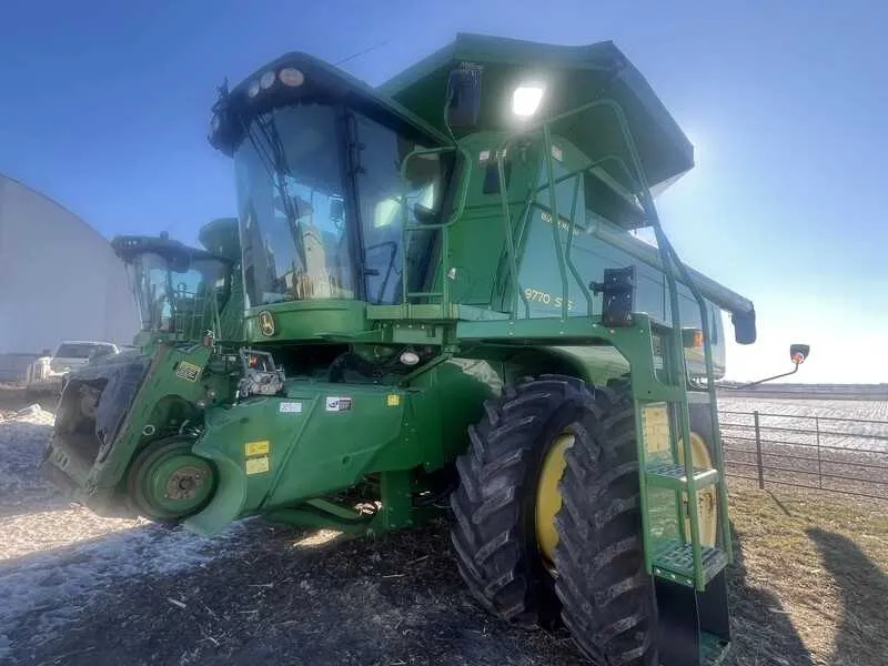 3300 john deere combine specs