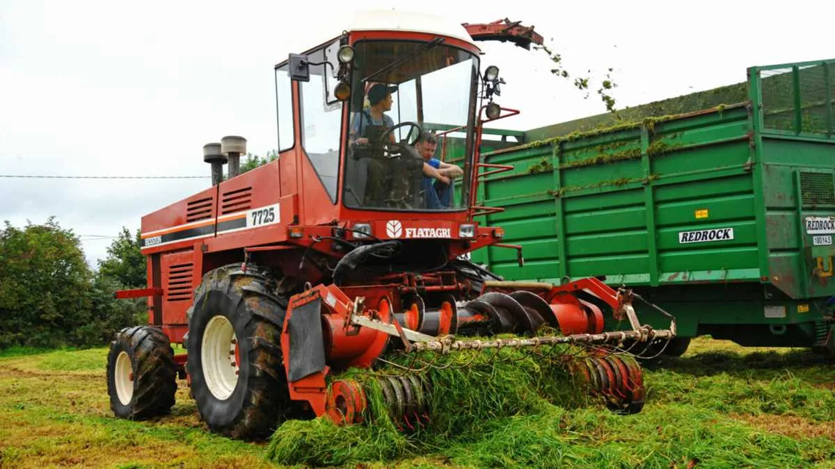 john deere 5200 chopper specs