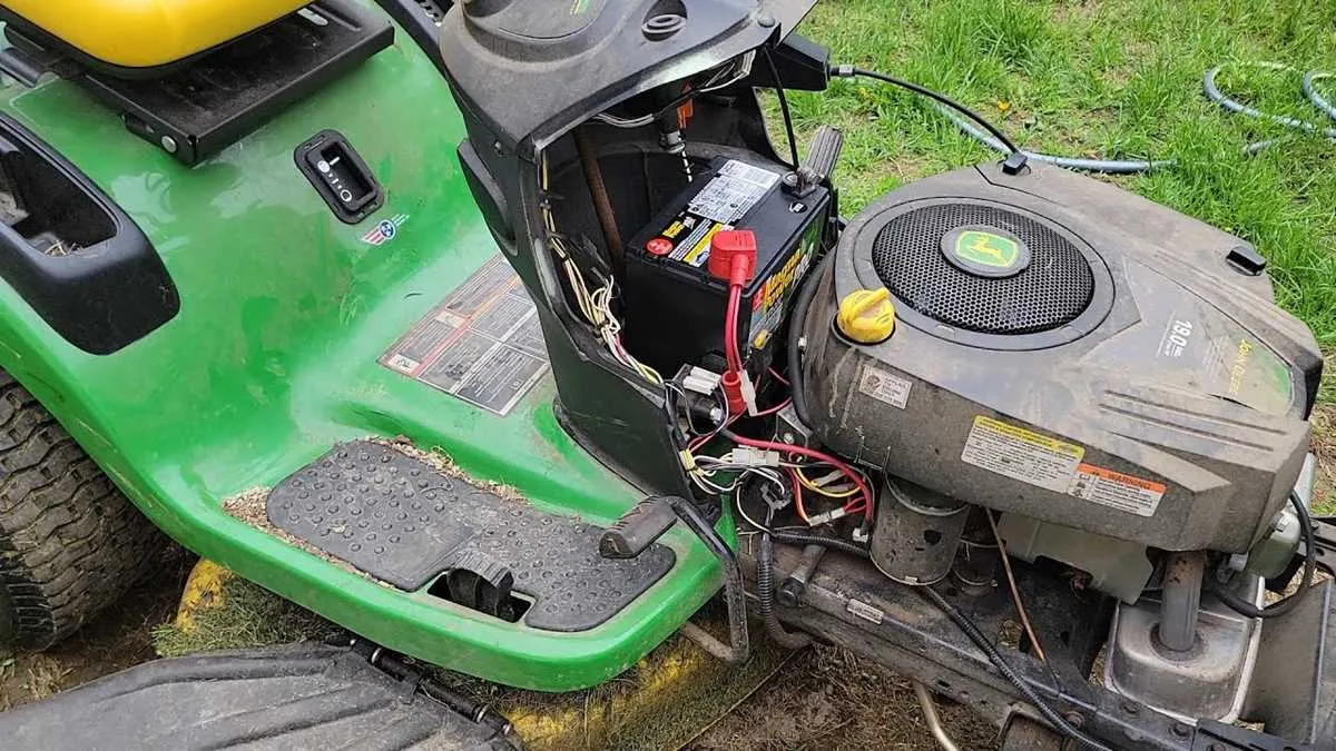 john deere l111 battery specs