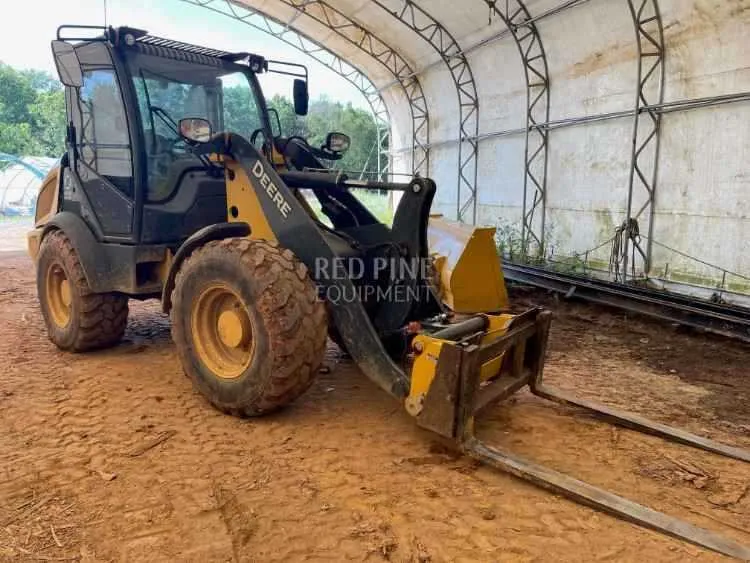 304l john deere specs