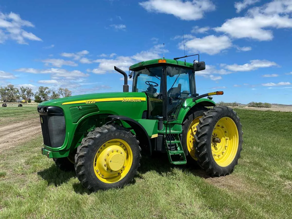 8220 john deere specs