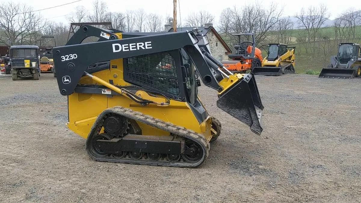 2014 john deere 323d specs