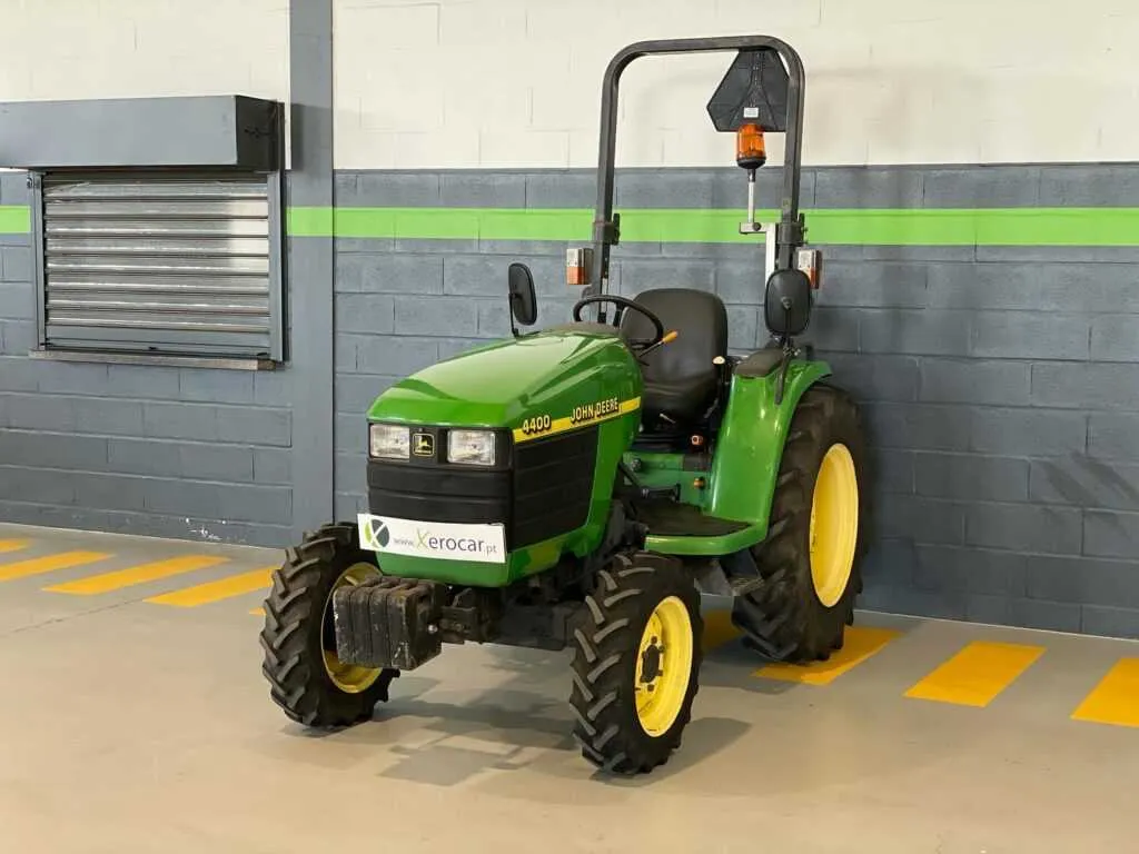 2001 john deere 4400 specs