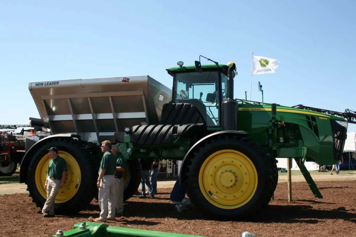 john deere 4940 spreader specs